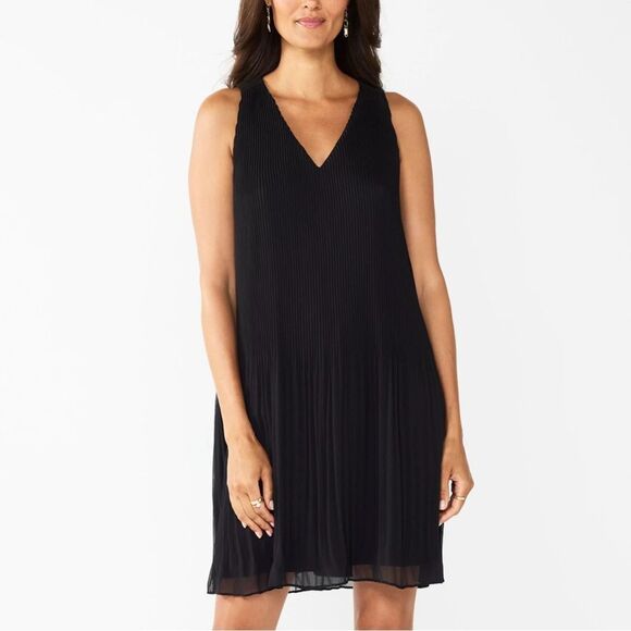 Nine West Dresses & Skirts - Nine West V-neck pleated shift dress.  Size L